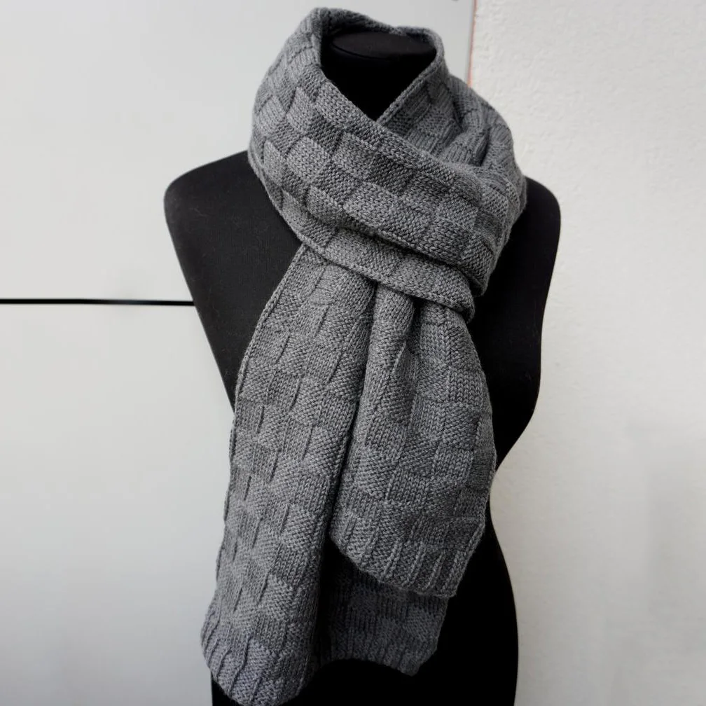 City Style : Elegant Mens Scarf for Urban Look